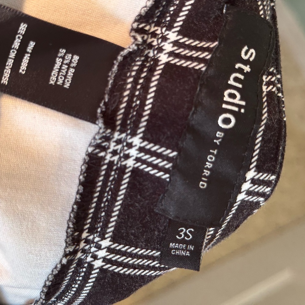 Studio by Torrid Black and White Plaid Wide leg Pants. 3 Short.